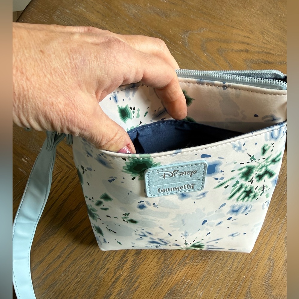 Loungefly Lilo & Stitch Crossbody Bag - Picture 9 of 12